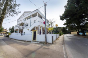 Отель Apartments Borik  Задар